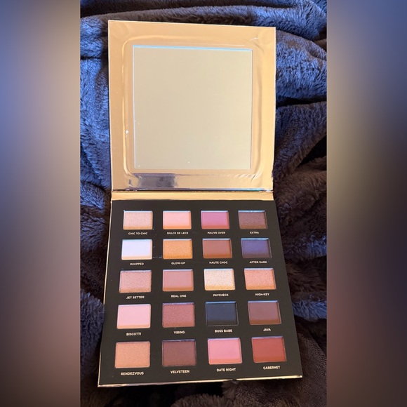 Iconic London Booming & Gleaming Eyeshadow Palette, NEW - Picture 5 of 5